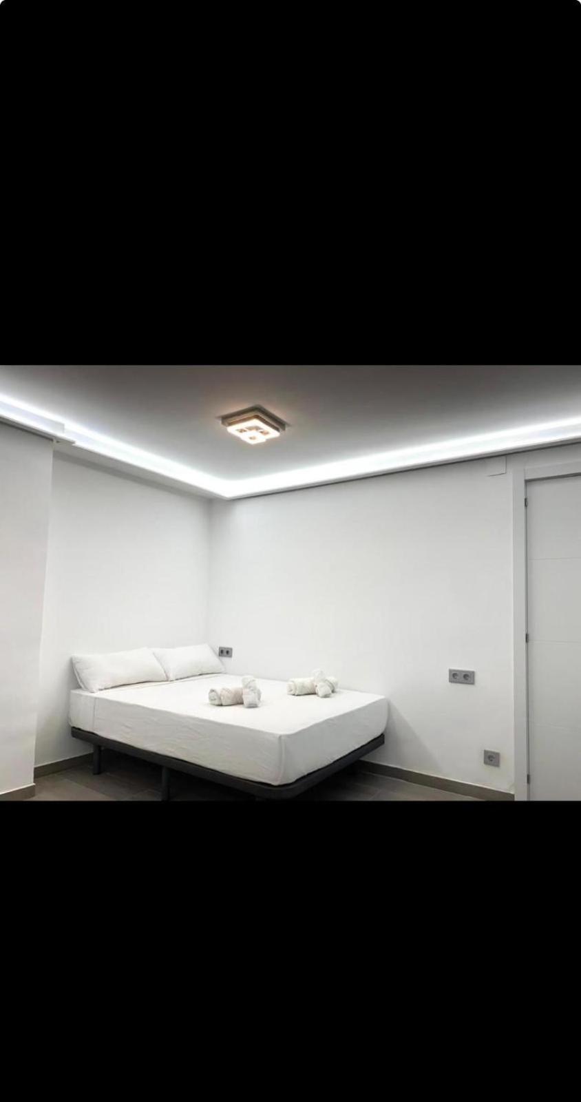 Avakian Suite Valencia Luaran gambar